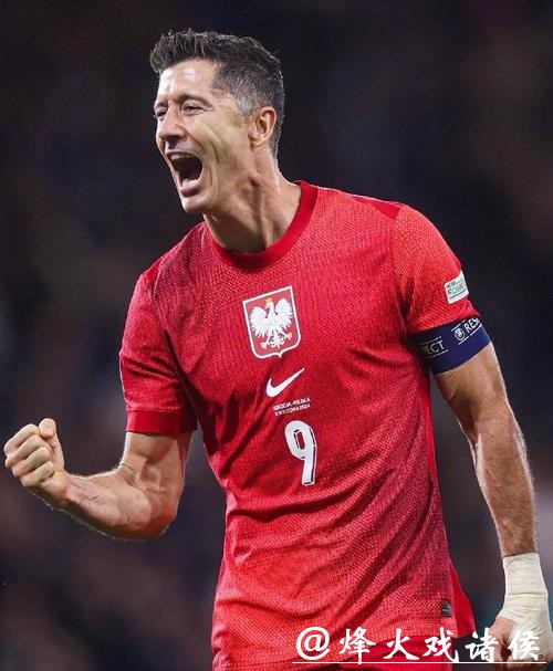 聚勒:莱万状态太好了 本赛季进球能够超30个 聚勒:莱万状态太好了 本赛季进球能够超30个