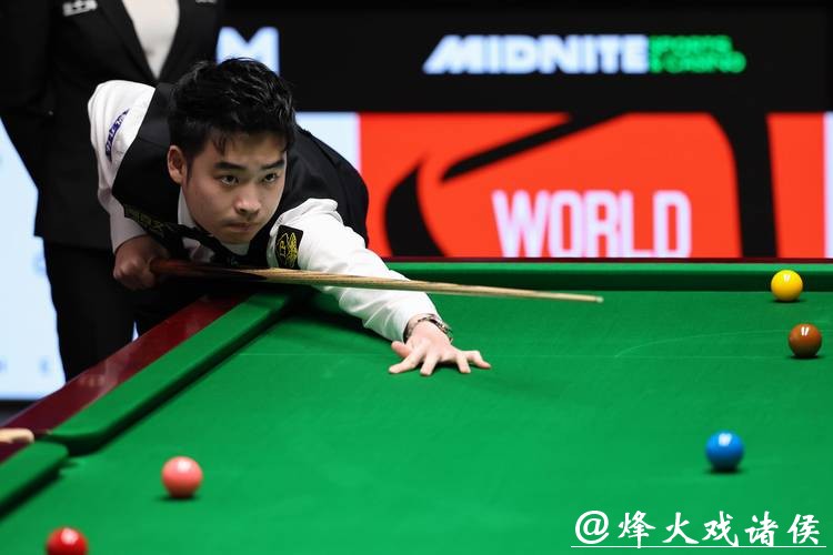 斯佳辉3-6不敌特鲁姆普 止步斯诺克英锦赛16强 斯佳辉3-6不敌特鲁姆普 止步斯诺克英锦赛16强