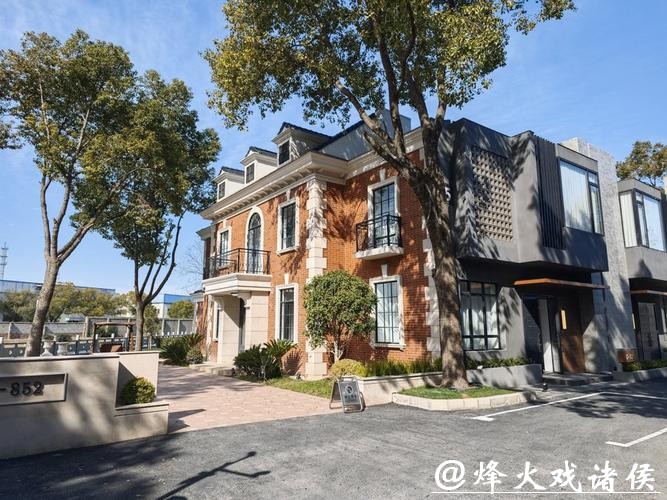 新春走基层 | 上海“竖店”摄像机不停，短剧剧组拍摄到凌晨才收工