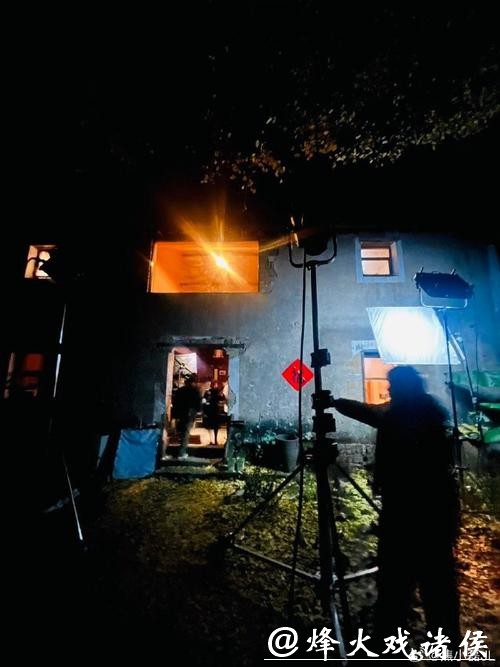 新春走基层 | 上海“竖店”摄像机不停，短剧剧组拍摄到凌晨才收工